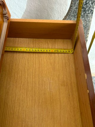 Mesita de noche de madera