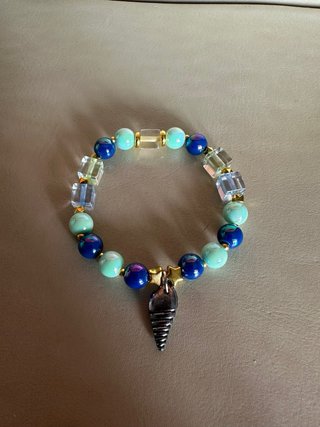 Pulsera con Abalorios y Caracol de Mar