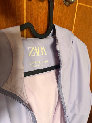 Chubasquero Zara niña talla 13-14 años