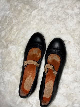 Tacones negros con puntilla