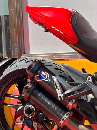 Ducati Monster 1200