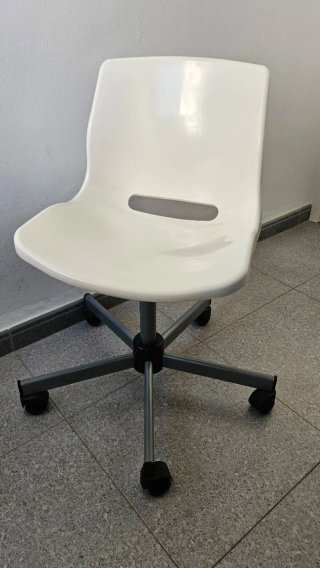 Silla de escritorio Ikea blanca con ruedas