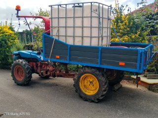 Tractor Pascuali con remolque