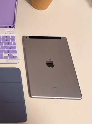 iPad 6th Gen 32GB WiFi + Celular
