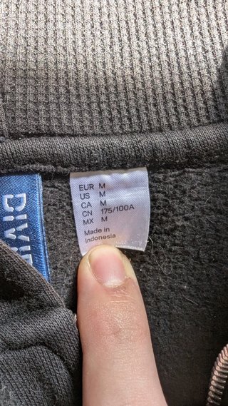 Sudadera con capucha y cremallera negra