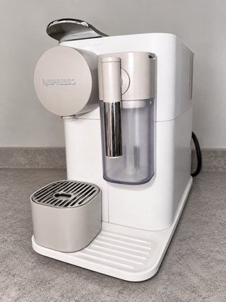 Cafetera Nespresso De'Longhi Blanca Lattissima