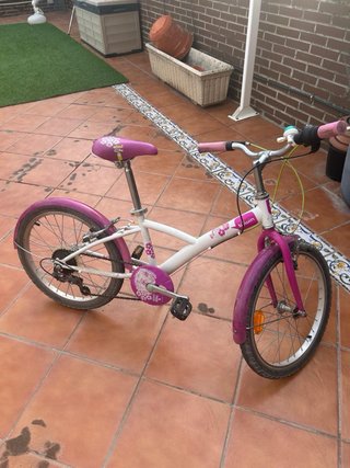 Bicicleta infantil rosa y blanca