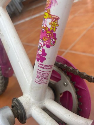 Bicicleta infantil rosa y blanca