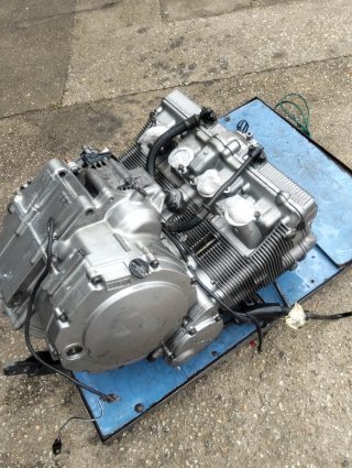 Motor Suzuki GSX F 750cc