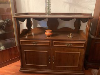 Mueble de Madera con Ruedas