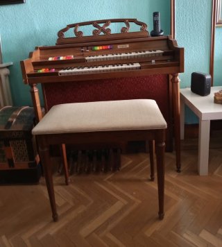 Órgano Eléctrico Vintage con Banqueta