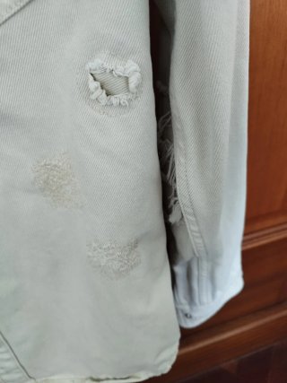 Chaqueta vaquera desgastada Zara