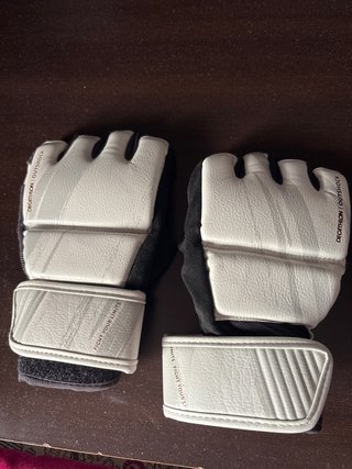 Guantes MMA Outshock Negros y Blancos y para futbo