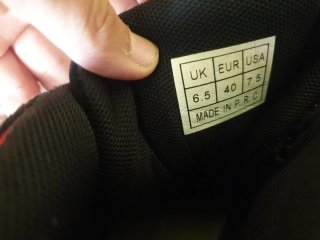 Zapatillas Nike Air More Uptempo Negras y Rojas