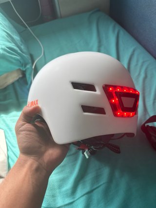 Casco Patinete Eléctrico con Luz LED Trasera