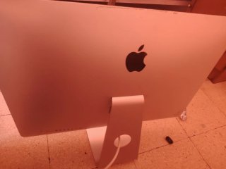 iMac Apple Plata y Blanco."27" recién formateado