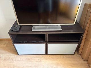 Muebles TV IKEA marrón oscuro con puertas (2)