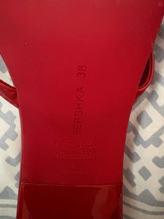 Sandalias de tacón rojas Bershka
