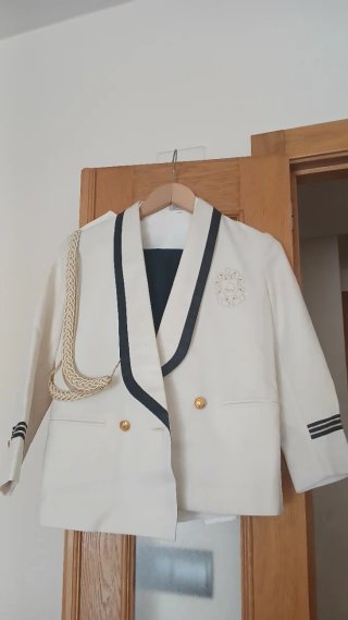 Traje de comunión niño blanco y dorado con camisa