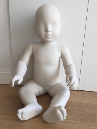 Maniquí bebé sin estrenar