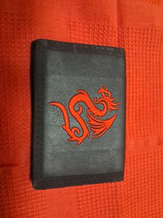 Monedero Negro con Dragón Rojo