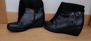 Botas altas de piel negras