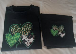 Conjunto de mujer con estampado de corazones