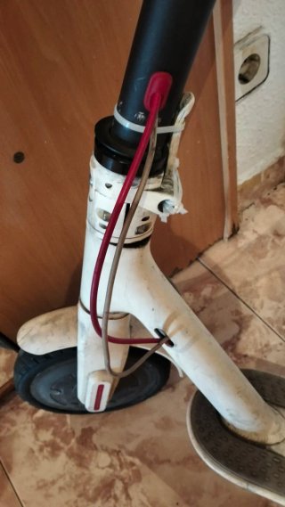 Patinete eléctrico blanco