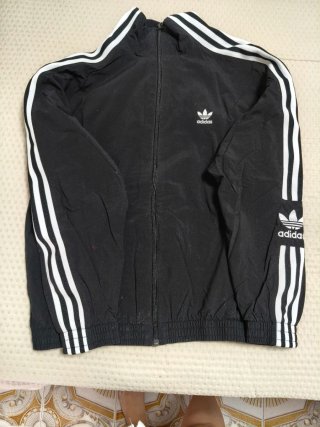 Chándal adidas negro.