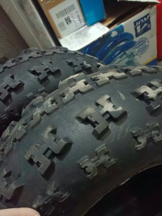 Neumáticos Delanteros Suzuki LTZ 400