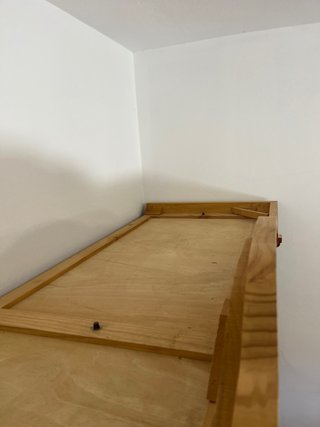Armario de madera pino maciza provenzal.