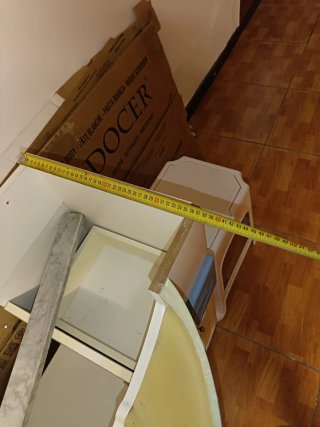 Mueble de baño con lavabo y espejo