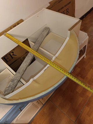 Mueble de baño con lavabo y espejo