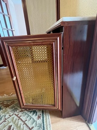 2 cubre radiador madera y mármol.