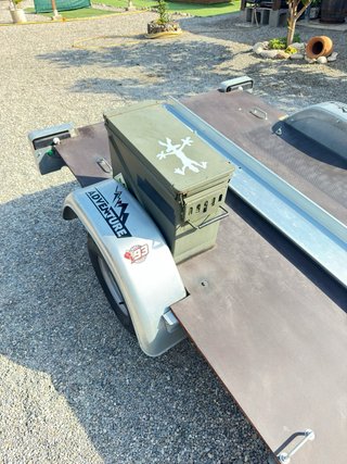 Remolque para moto con suelo de plataforma