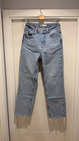 Pantalón vaquero Zara tiro alto desgastado