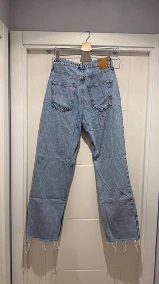 Pantalón vaquero Zara tiro alto desgastado
