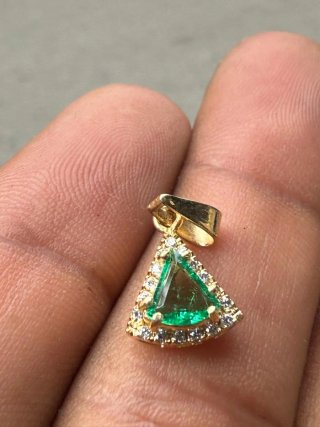 Dije de Oro con Esmeralda y Diamantes
