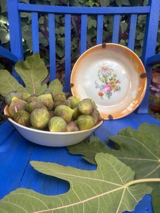 PLATO ANTIGUO CON SOPORTE.