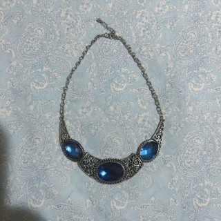 Collar Zara con piedras azules
