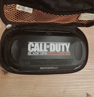 Pacchetto PlayStation Vita OLED edizione Call of Duty