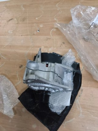 Alternador HELLA 8EL 012 427-161 (14V 70A)