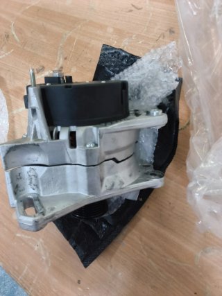 Alternador HELLA 8EL 012 427-161 (14V 70A)
