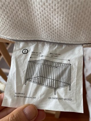 Cuna de madera IKEA con colchón