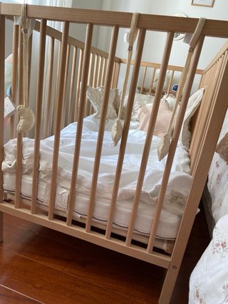 Cuna de madera IKEA con colchón