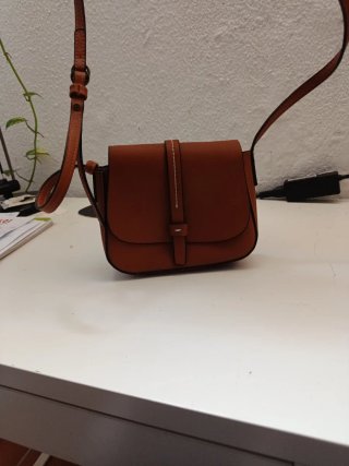 Bolso de piel marrón para preadolescente