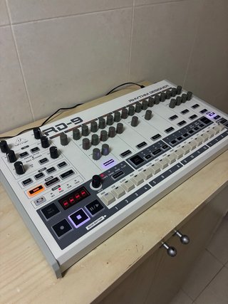 Caja de Ritmos Behringer RD-9