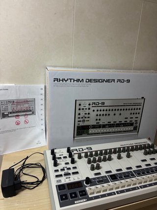 Caja de Ritmos Behringer RD-9