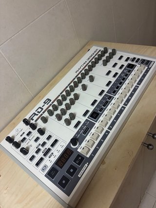 Caja de Ritmos Behringer RD-9