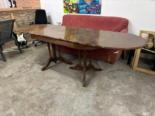 Mesa de Madera Clásica